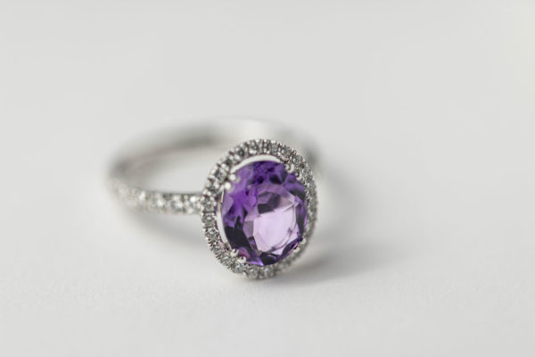 Ring Amethyst mit Diamanten